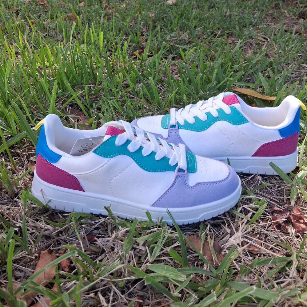 No Boundaries White and Pink Sneakers Stylish Comfort